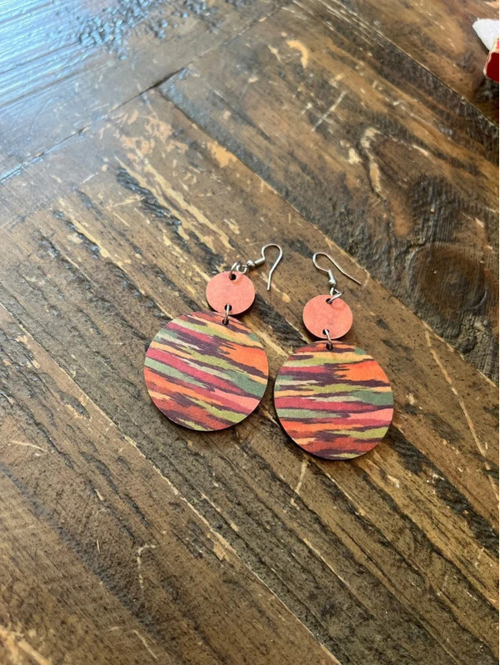 0061 NWOT Boho Wooden Double Disc Dangle Earrings Multicolor Abstract Print